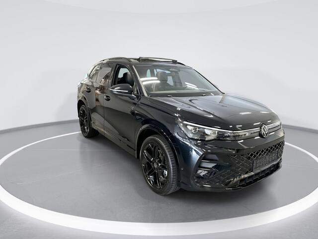 Volkswagen TIGUAN 1.5 272pk DSG eHybrid R-Line Edition · Camera · Elek. Trekhaak · Panoramadak · Elek. Voostoelen · Massage · Stoelventilatie · 20'' Inch · Garantie t/m 02-09-2029 of 100.000km
