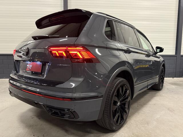 Volkswagen TIGUAN 1.4 TSI eHybrid R-Line DELFINGRAU/VIENNA-LEER/PANO/HEAD-UP/IQ-LIGHT/20"BLACK/ACC/SFEER/VIRTUAL/MEMORY/TREKHAAK/BLACK-STYLE EXTERIEUR/PPF-FOLIE/NET OH BEURT GEHAD BIJ VW DEALER