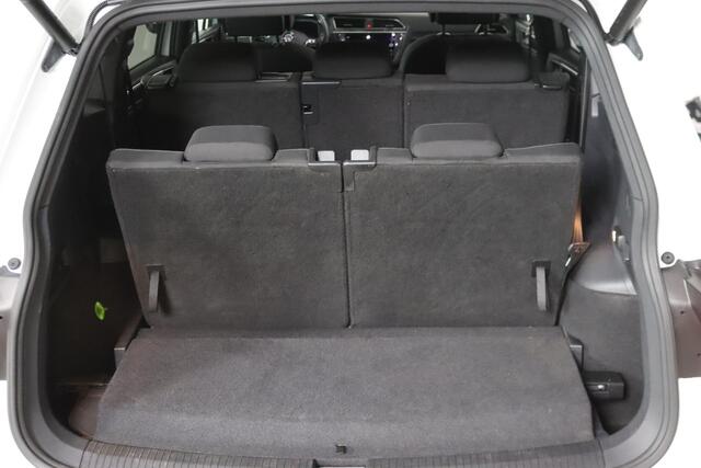 Volkswagen TIGUAN Allspace 1.5 TSI Highline R-line, 7-Persoons, Trekhaak draaibaar, ACC, Panoramadak, Virtual Cockpit, Apple Carplay/Android Auto