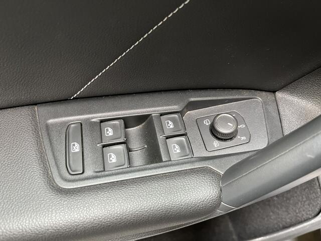Volkswagen TIGUAN 1.4 TSI eHybrid R-Line / AUTOMAAT/ 2X R-LINE/ PANO/ ELEKTR. TREKHAAK/ CLIMA 3-ZONE/ ADAPT. CRUISE/ DIGITAL DASH/ APP-CONNECT/ NAVI/ PARK. SENSOREN/ STOEL-STUUR VERWARM.