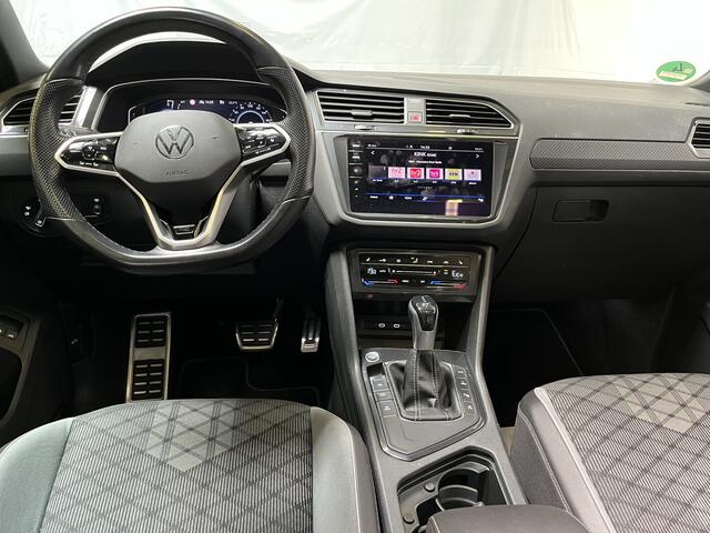 Volkswagen TIGUAN 1.4 TSI eHybrid R-Line / AUTOMAAT/ PANO/ 2X R-LINE/ PARK.SENSOR.V+A/ CAMERA/ TREKHAAK/ ELEK. KLEP/ STUUR+STOEL VERWARM./ DCC/ HEAD-UP/ KEYLESS/ DODEHOEK/ APP-CONNECT/ ACC/ NAVI/ DAB/ CLIMA/ LED/ 19'' LMV