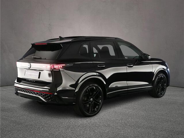 Volkswagen TIGUAN R-Line Edition 1.5 eTSI 150pk DSG Automaat Trekhaak, Harman Kardon audio, Panoramadak, Adaptive cruise control, Black Style, 360 camera, Achteruitrijcamera
