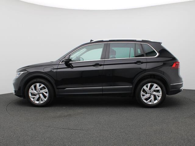 Volkswagen TIGUAN 1.4 TSI eHybrid 245PK DSG matrix led, trekhaak, panoramadak, adaptive cruise, side assist, stuur-stoelverwarming, bestuurdersstoel met massage, virtual pedal, keyless, 18" lichtmetaal