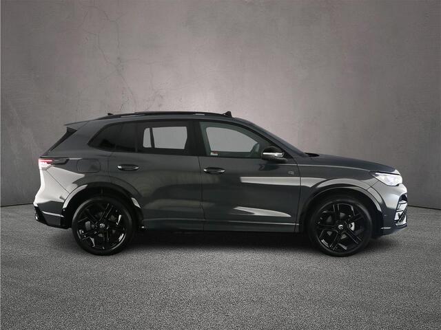 Volkswagen TIGUAN R-Line Edition 1.5 eTSI 150pk DSG Automaat Trekhaak, Panoramadak, Harman Kardon audio, Adaptive cruise control, Elektrische achterklep, LED matrix koplampen