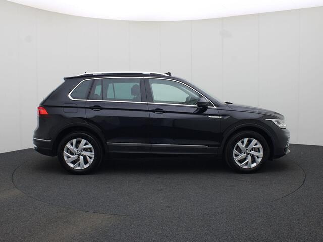 Volkswagen TIGUAN 1.4 TSIeHybrid 180kW/245PK Elegance DSG · Panoramadak · Camera + Parkeersensoren · Navigatie