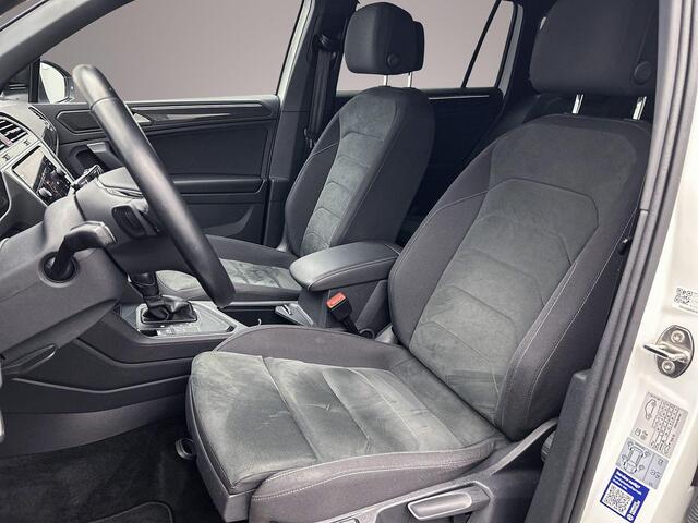 Volkswagen TIGUAN Highline Business R 1.5 TSI 150pk DSG Automaat Trekhaak, Black Style, Panoramadak, Elektrische achterklep, Navigatie, Stoelverwarming, LED koplampen