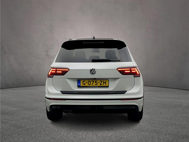 Volkswagen TIGUAN Highline Business R 1.5 TSI 150pk DSG Automaat Trekhaak, Black Style, Panoramadak, Elektrische achterklep, Navigatie, Stoelverwarming, LED koplampen