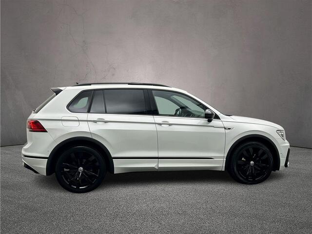 Volkswagen TIGUAN Highline Business R 1.5 TSI 150pk DSG Automaat Trekhaak, Black Style, Panoramadak, Elektrische achterklep, Navigatie, Stoelverwarming, LED koplampen