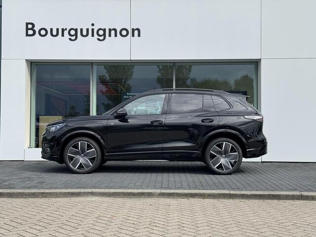 Volkswagen TIGUAN 1.5 eHybrid R-Line Edition 204 PK | Trekhaak | Panoramadak | Adaptieve Cruise Control | Stoel & Stuur Verwarming |