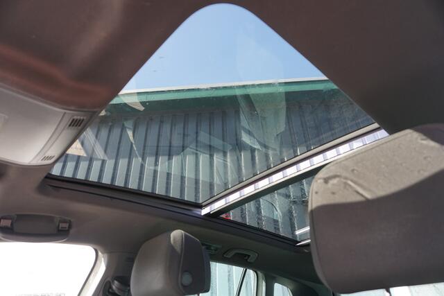 Volkswagen TIGUAN 1.4 TSI Connected Series | PANO DAK | TREKHAAK | CLIMATE | CARPLAY | STOELVERW. | COMFORTSTOELEN