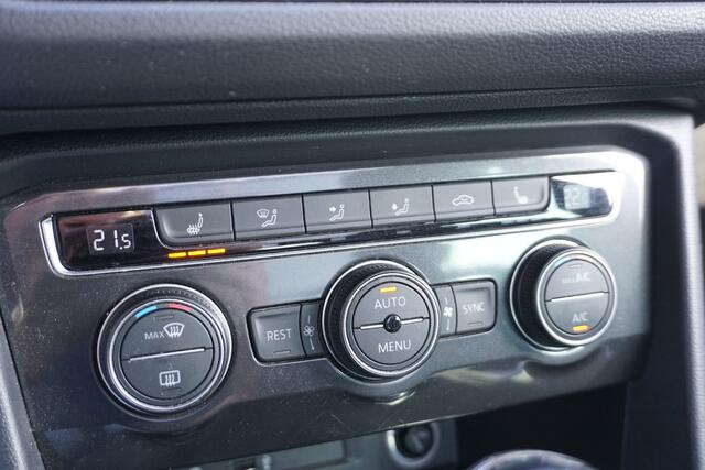 Volkswagen TIGUAN 1.4 TSI Connected Series | PANO DAK | TREKHAAK | CLIMATE | CARPLAY | STOELVERW. | COMFORTSTOELEN