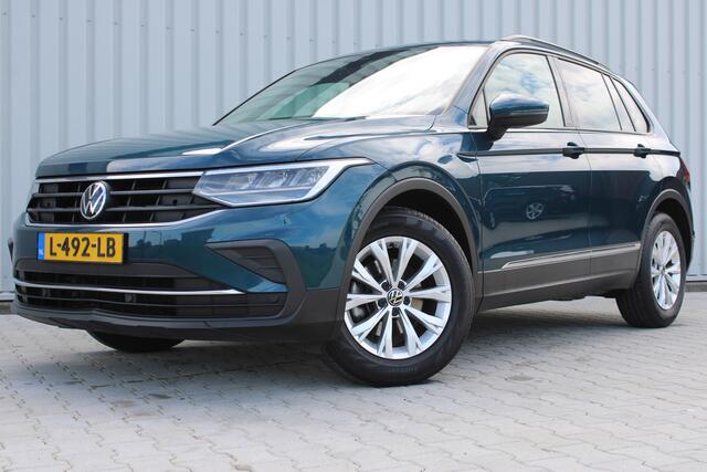 Volkswagen TIGUAN 1.5 TSI Life | Incl. 12 maanden garantie | Apple Carplay | Navigatie | Adaptive cruise control | Stoel en stuurverwarming | Wegklapbare trekhaak | Getint glas | LED koplampen |
