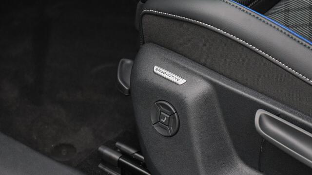 Volkswagen TIGUAN 1.5 eHybrid R-Line Edition | Massage | Panoramadak | Black Style Package | Trekhaak