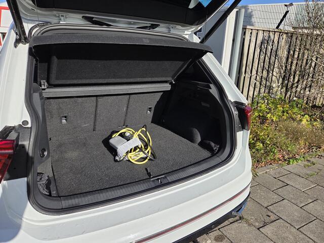 Volkswagen TIGUAN 1.4 TSI eHybrid R-Line Business+ 19"/Panoramadak/Trekhaak/Leder + memory/360 camera/Elektrische klep/Dodehoek/Stuur + stoelverwarming