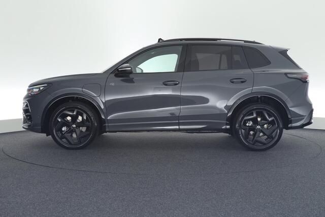 Volkswagen TIGUAN 1.5 272pk eHybrid R-Line Edition Trekhaak Camera Panoramadak Stoelverwarming Massage Carplay