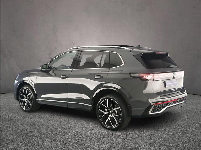 Volkswagen TIGUAN R-Line Edition 1.5 TSI eHybrid 272pk DSG Automaat Trekhaak, Panoramadak, Adaptive cruise control, Achteruitrijcamera, Navigatie, Elektrische achterklep
