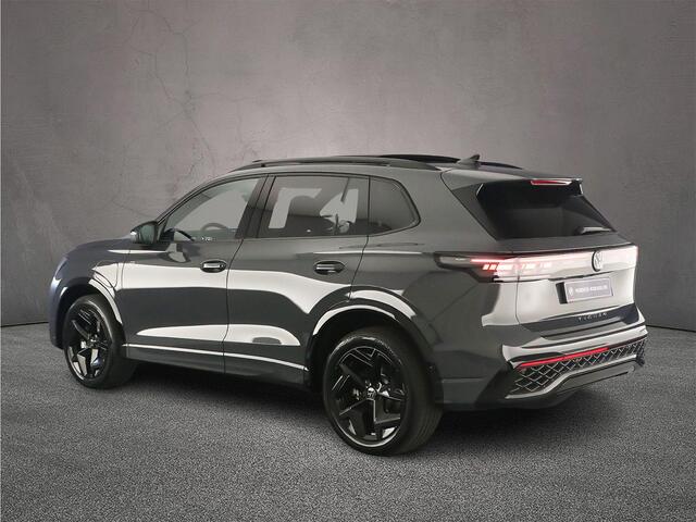 Volkswagen TIGUAN R-Line Edition 1.5 TSI eHybrid 272pk DSG Automaat Trekhaak, Panoramadak, Black Style, Adaptive cruise control, Elektrische achterklep