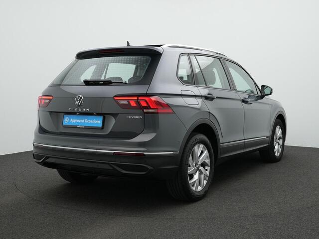 Volkswagen TIGUAN 1.4 TSI 245 pk DSG eHybrid Active | Panoramadak | Navigatie Discover Pro | Adaptief onderstel | IQ Light | Rondomzicht camera | Head-up display | Stuur-/stoelverwarming