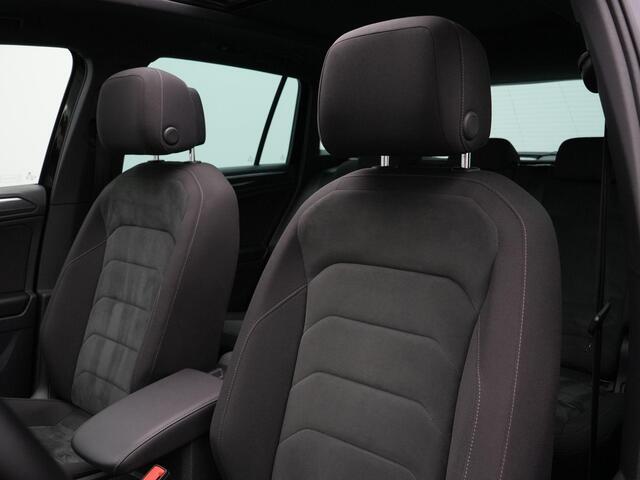 Volkswagen TIGUAN 2.0 TSI 190 pk DSG 4Motion Highline Business R / R-Line | Panoramadak | Trekhaak | Achteruitrijcamera | Stoelverwarming | Navigatie