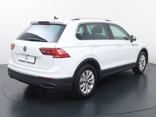 Volkswagen TIGUAN 1.5 TSI Life | 130 PK | Navigatiesysteem | Achteruitrijcamera | LED verlichting |