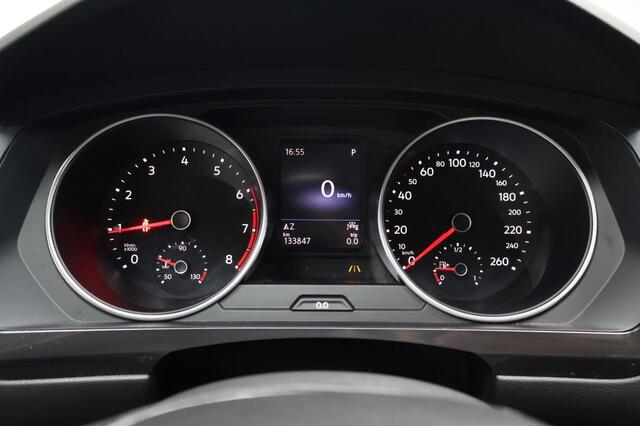Volkswagen TIGUAN 1.5 TSI Business | Automaat | 7-persoons | Trekhaak | Panoramada