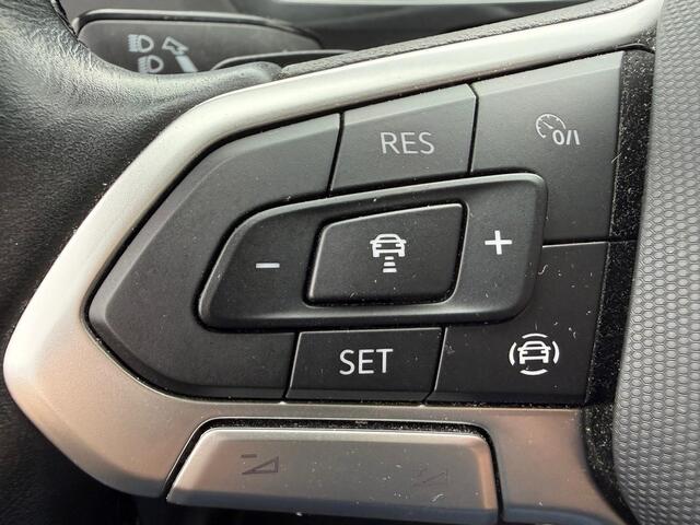 Volkswagen TIGUAN 1.4 TSi 245 Pk eHybrid Automaat Life | Adaptive Cruise | Camera | CarPlay | Climate | 18 Inch | Privacy Glass | 54.682 KM!!