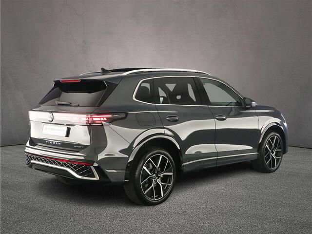 Volkswagen TIGUAN R-Line Edition 1.5 TSI eHybrid 272pk DSG Automaat, Trekhaak, Panoramadak, Adaptive cruise control, Achteruitrijcamera, Elektrische achterklep