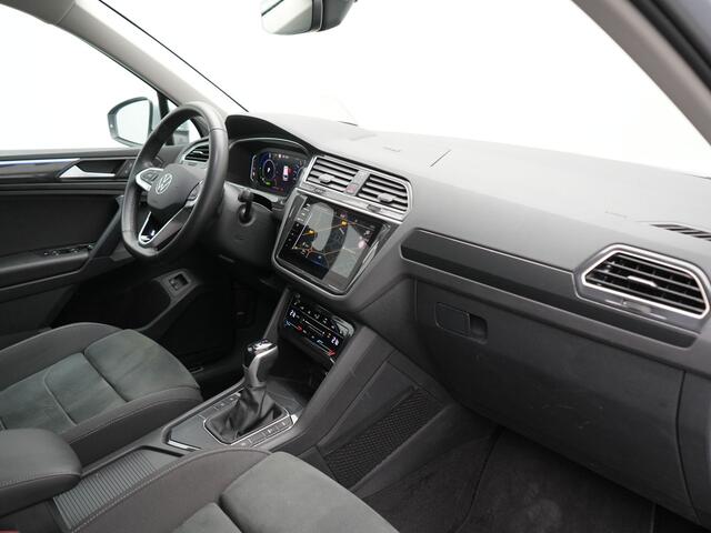 Volkswagen TIGUAN 1.4 TSI eHybrid Elegance Plug In Hybrid 245pk Dealer O.H PHEV | Adaptive Cruise | Head Up | IQ Light | 360 Camera | Alcantara Sportstoelen Massage & Verwarmd | Sfeerverlichting | Keyless | Stuur Verwarmd | Apple Carplay | Navigatie | DAB |