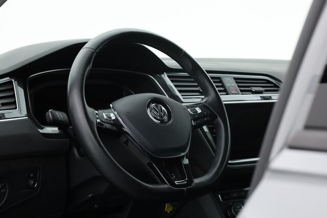 Volkswagen TIGUAN 2.0 TDI 4Motion R-Line DSG | Trekhaak | HUD | Adapt. Cruise | CarPlay | Navi | Stoelverw.