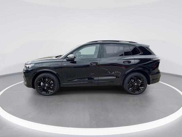 Volkswagen TIGUAN 1.5 204pk DSG eHybrid R-Line Edition · Panoramadak · Elek. Trekhaak · 360 Camera · Massage · Elek. Achterklep · Matrix LED · 20'' Inch · Garantie t/m 02-07-2029 of 100.000km