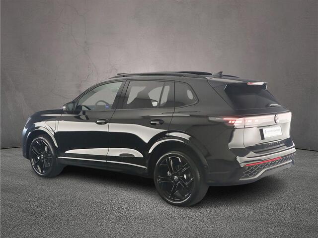 Volkswagen TIGUAN R-Line Edition 1.5 TSI eHybrid 272pk DSG Automaat Trekhaak, Panoramadak, Adaptive cruise control, 360 camera, Achteruitrijcamera
