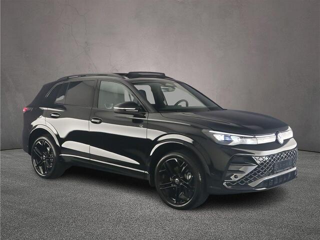 Volkswagen TIGUAN R-Line Edition 1.5 TSI eHybrid 272pk DSG Automaat Trekhaak, Panoramadak, Adaptive cruise control, 360 camera, Achteruitrijcamera