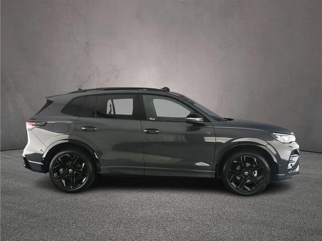 Volkswagen TIGUAN R-Line Edition 1.5 eTSI 150pk DSG Automaat Trekhaak, Adaptive cruise control, 360 camera, Elektrische achterklep, Achteruitrijcamera