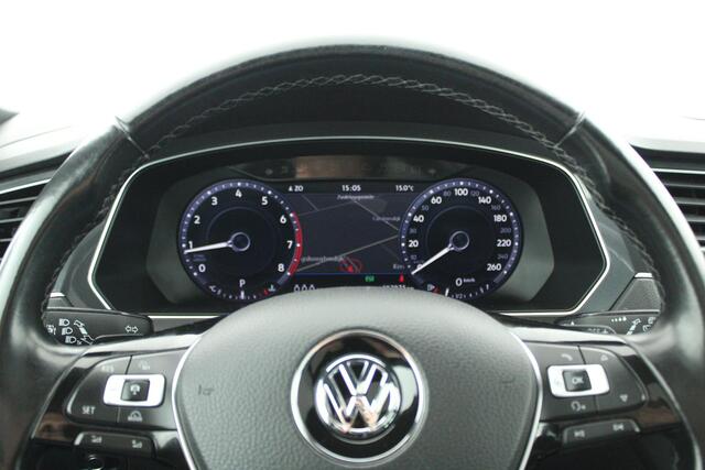Volkswagen TIGUAN 2.0 TSI 4Motion Highline Panoramadak Trekhaak Head-Up Virtual Cockpit Camera