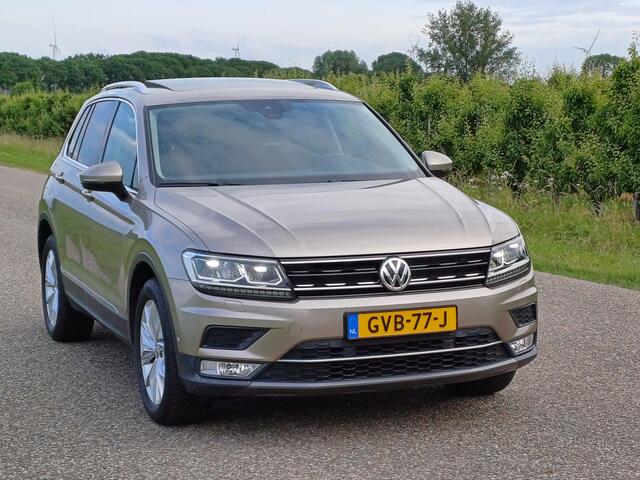 Volkswagen TIGUAN 1.4 TSI 4Motion Highline /Nieuwstaat !/Pano/Camera/Led/Navi/18 " /Ada Cruise/