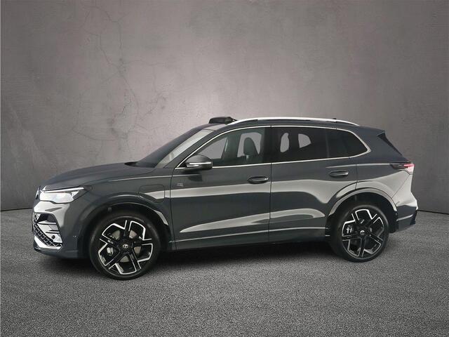 Volkswagen TIGUAN R-Line Edition 1.5 TSI eHybrid 272pk DSG Automaat Trekhaak, Navigatie, Achteruitrijcamera, Elektrische achterklep, Adaptive cruise control
