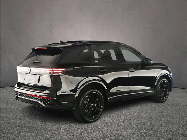 Volkswagen TIGUAN R-Line Edition 1.5 TSI eHybrid 272pk DSG Automaat Trekhaak, Adaptive cruise control, Black Style, Panoramadak, 360 camera