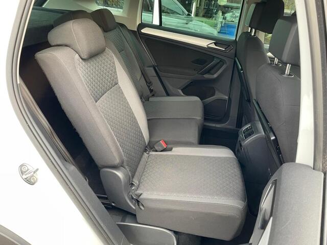 Volkswagen TIGUAN 1.4 TSI R-LINE, Trekhaak, Carplay, ACC/Laneassist, Verschuifbare achterbank