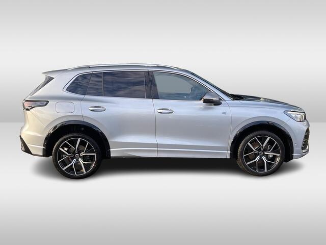 Volkswagen TIGUAN 1.5 eHybrid 204PK DSG R-Line Business / Leer / Head-Up Display / Harman Kardon / 20'' LMV / VW