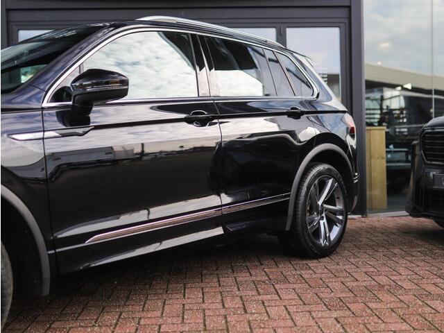 Volkswagen TIGUAN 1.5 TSI R-Line Business+ | Pano | Keyless | IQ Light | Trekhaak | Stuur/Stoelverw.