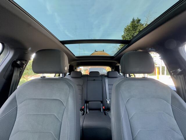 Volkswagen TIGUAN Allspace 2.0 TDI AUT7 R-LINE HIGHLINE 7PERS 150PK. PANODAK LEDER NAVI CAMERA DIGI-DASH APPLE-CARPLAY LED 20 INCH-LMV PDC