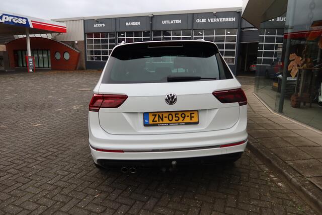 Volkswagen TIGUAN 1.5 TSI ACT Highline Business R-LINE I PANORAMA I TREKHAAK I NL-AUTO !