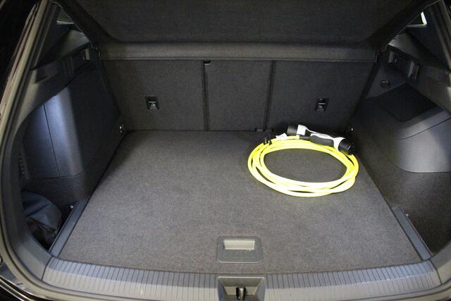 Volkswagen TIGUAN 1.5 eHybrid 204PK R-Line Panoramadak | IQ-Light | Camera | Side Assist | Ergo Stoelen | Head Up Display