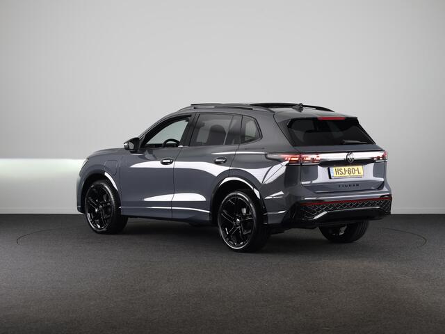 Volkswagen TIGUAN 1.5 eHybrid R-Line Edition 204 pk Automaat (DSG) | Verlengde garantie | Navigatie | Panoramadak | Trekhaak (wegklapbaar) | Parkeersensoren (Park assist) | Achteruitrijcamera | Black Style pakket | R-Line |