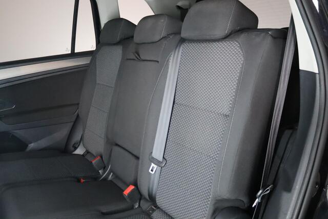 Volkswagen TIGUAN Allspace 1.5 TSI Comfortline Business 7-Persoons, Trekhaak, LED, Keyless, Navigatie,