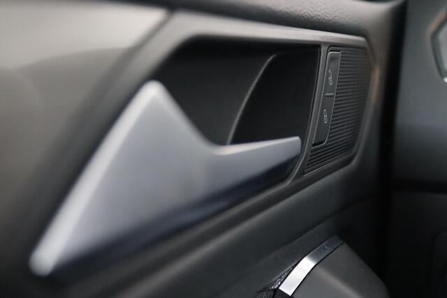 Volkswagen TIGUAN Allspace 1.5 TSI Comfortline Business 7-Persoons, Trekhaak, LED, Keyless, Navigatie,