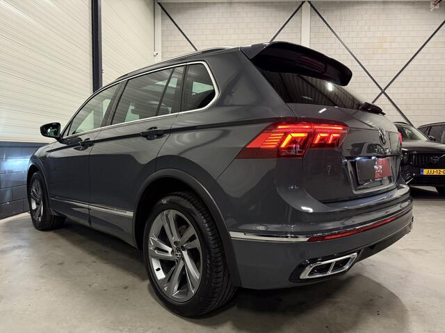 Volkswagen TIGUAN 1.4 TSI eHybrid R-Line DELFINGRAU/PANO/TREKHAAK/ACC/SFEER/IQ-LIGHT/CAMERA/19"/CARPLAY/STOEL+STUURVERWARMING/PRIVACY/VOLLEDIG VW DEALER HISTORIE