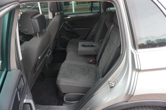 Volkswagen TIGUAN 2.0 TDI DSG 4Motion Highline R-Line Trekhaak | Camera |Stoelverw. | Blis * All in prijs *