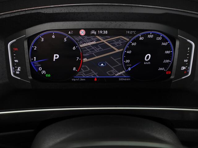 Volkswagen TIGUAN 1.5 TSI R-Line Business 150PK | Automaat (DSG) | Panoramadak | 20 Inch | Camera | Winterpakket | Keyless entry