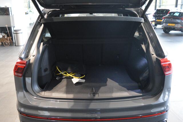 Volkswagen TIGUAN 1.4 TSI eHybrid 3X R-LINE Black Style pano trekhaak 245 pk !!